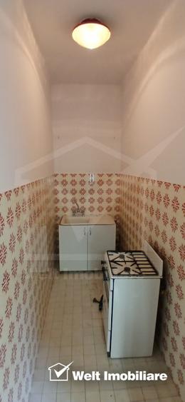 Casa in zona semicentrala, singur in curte, acces auto, spatiu mare de parcare