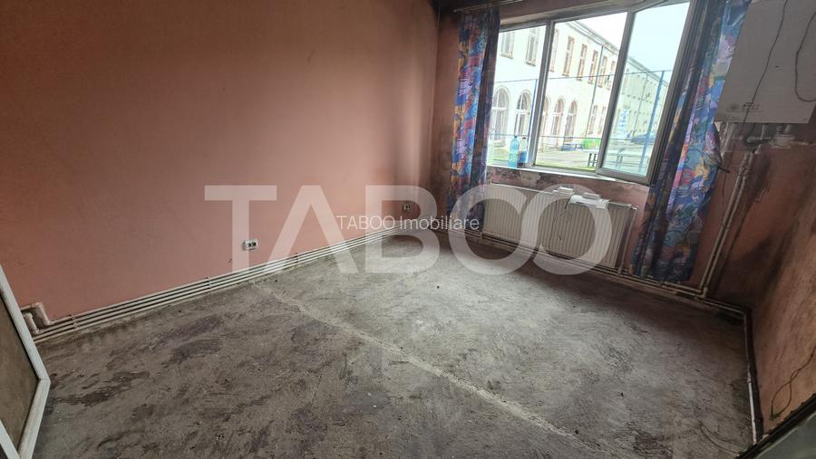 De vanzare -  Garsoniera 26 mpu de renovat in Terezian Sibiu - 2