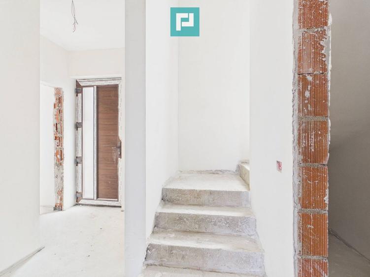Duplex luminos 101 mp utili, teren 350mp în Covaci