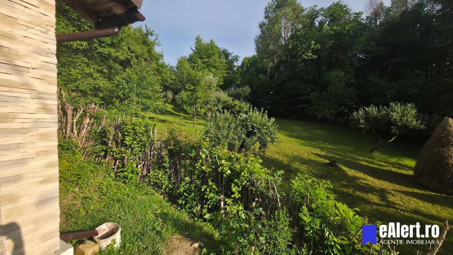 Vând casă de vacanță Bezdead, vedere la vale, acces Munții Bucegi