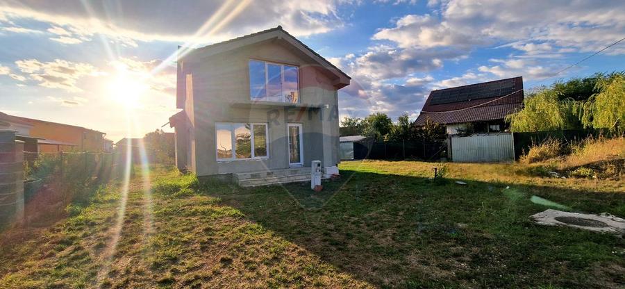 Casă individuală P+M, 146 mp utili, 397 mp teren – Sofronea
