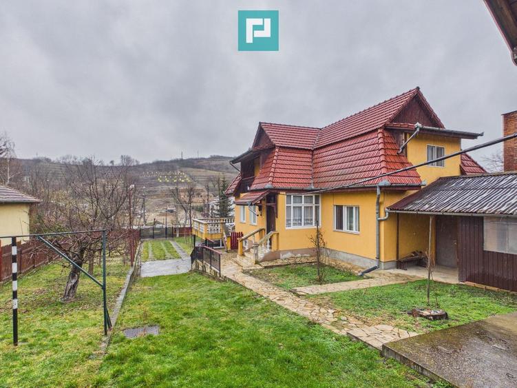 Vilă stil montan, 270 mp, teren 3000 mp