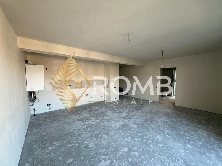 Apartament pe două niveluri, 60 mp, teren 360 mp, zona Edgar Quinet