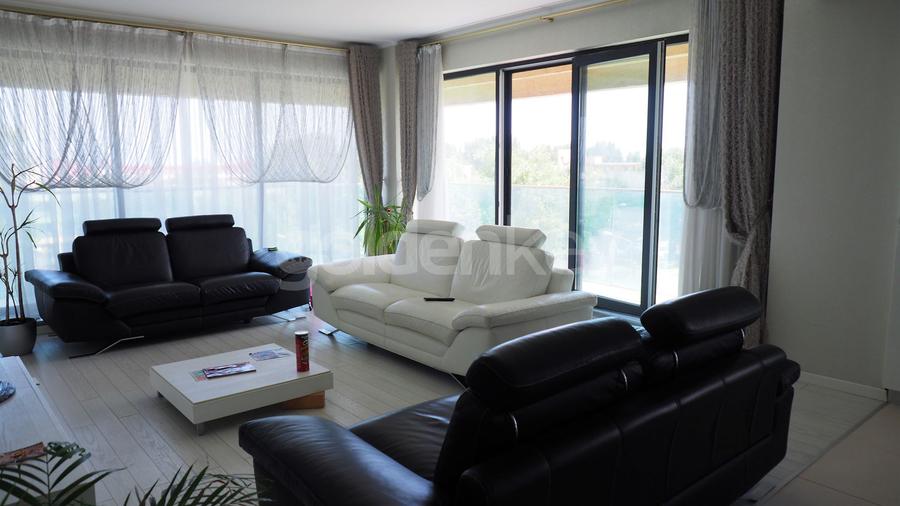 Apartament cu vedere spectaculoasa spre mare si lac