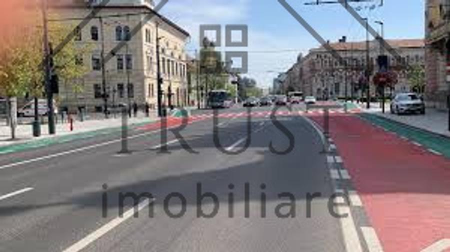 Apartament 3 camere renovat complet în Centru – teren în curte și beci inclus