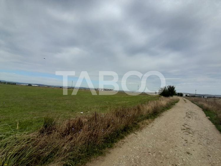 Teren intravilan 2 fronturi de 35 m fiecare 8.000 mp Turnisor Sibiu