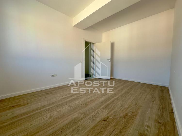 Penthouse cu 3 camere, 2 bai si dressing in spate la Lidl.