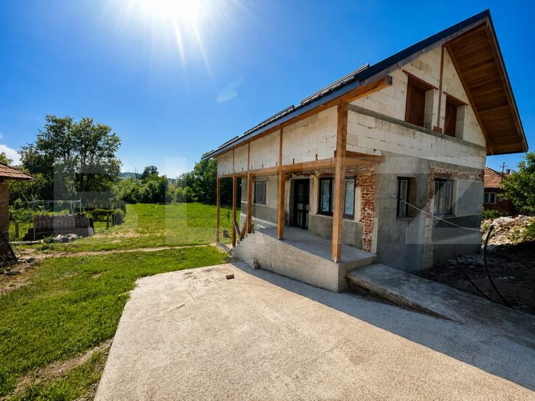 Casă țărănească cu 180 mp utili și teren de 1360 mp, Așchileu Mare
