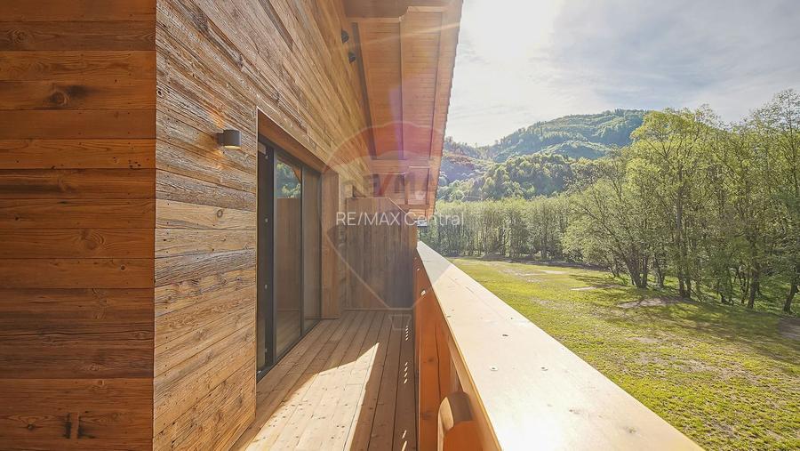 La poalele Bucegilor, ultimul chalet din proiectul Alpinia · Râșnov - 16