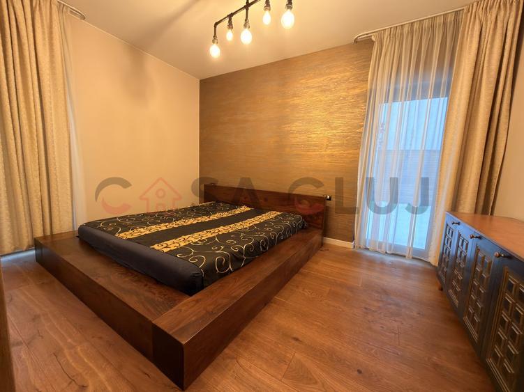 Apartament tip penthouse cu terasa si acces la curte