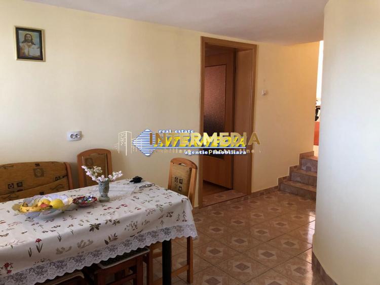 Casa deosebita  D+P+E de vanzare CETATE cu 900 mp. teren