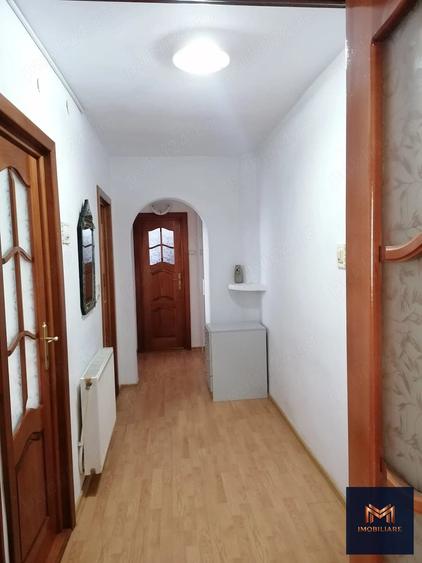 Apartament 2 camere, Central, etaj 6, cu balcon și parcare
