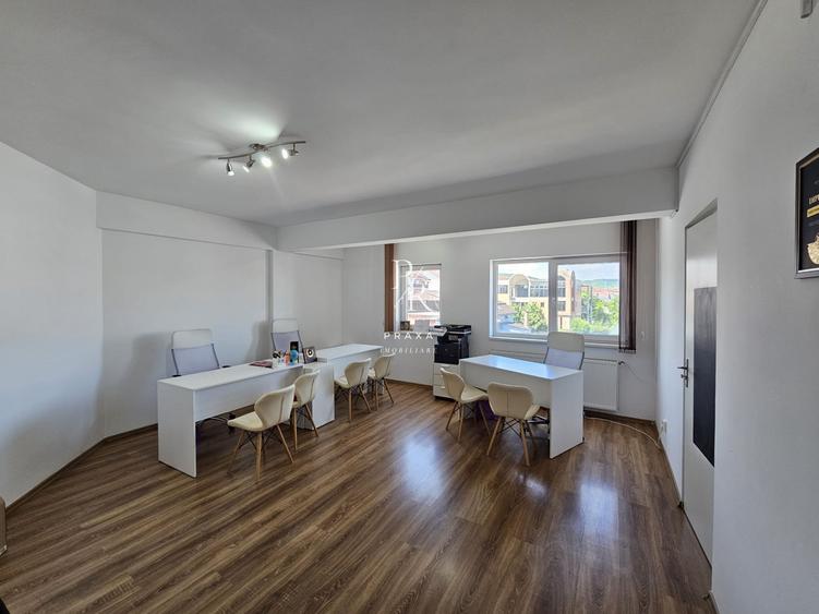 Spatiu de inchiriat, 90 mp cu terasa de 20 mp, Str Eroilor, Floresti!