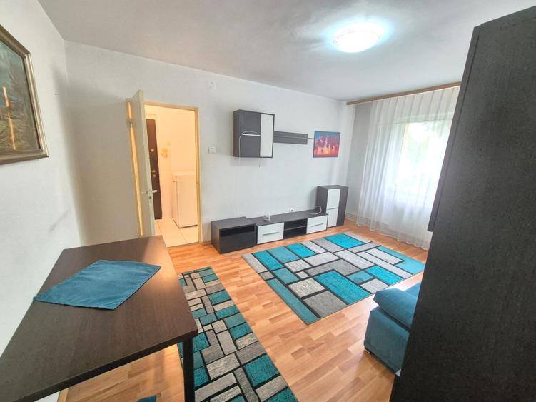 Inchiriere apartament 2 camere etajul 1 zona Florilor mobilat si utilat