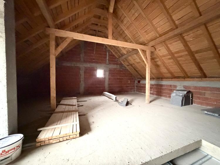 Triplex spatios, 4 camere, 140 mp utili, 330 mp teren - Sanandrei