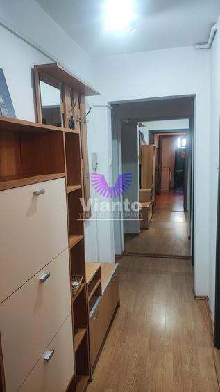 Închiriez apartament 3 camere