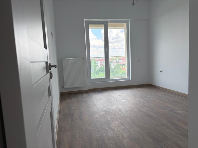 Apartament 3 camere,2 bai,centrala proprie,mutare imediata,TVA inclus in pret!