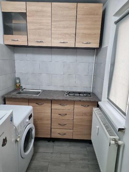 Vând garsonieră Craiovița , parter
