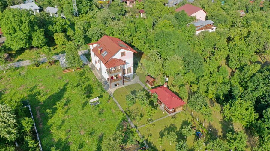 Casă / Vilă cu 8 camere de vânzare