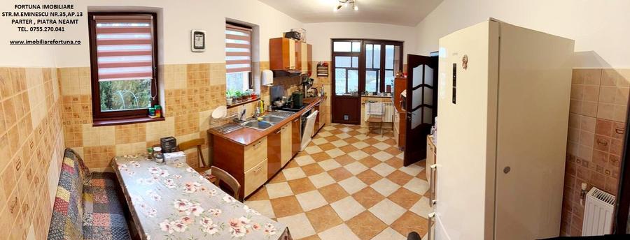 Proprietate com.Girov,compusa din casa, anexe si 8800 mp teren,com.0 cumparator