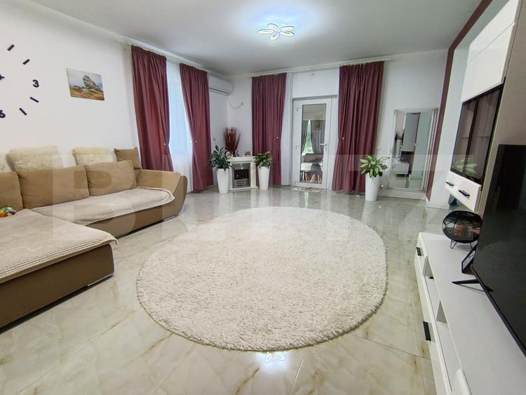 Casa ultra finisată și mobilata cu 3 camere 1 living și o terasă generoasă