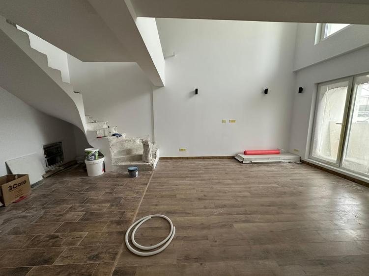 Apartament cu 3 camere de tip Penthouse/ Duplex, Metrou Berceni