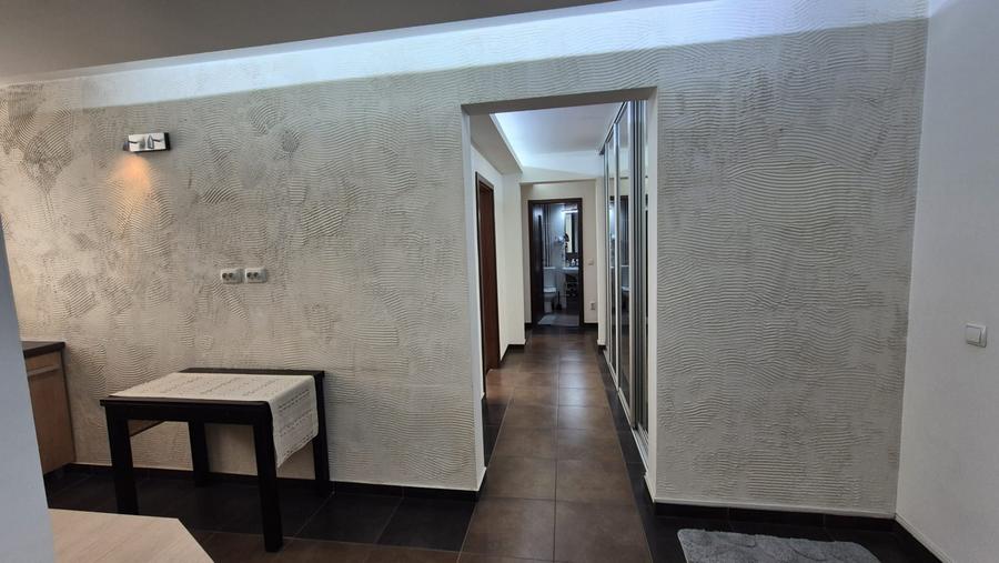 APARTAMENT 3 CAMERE DE VANZARE GORJULUI