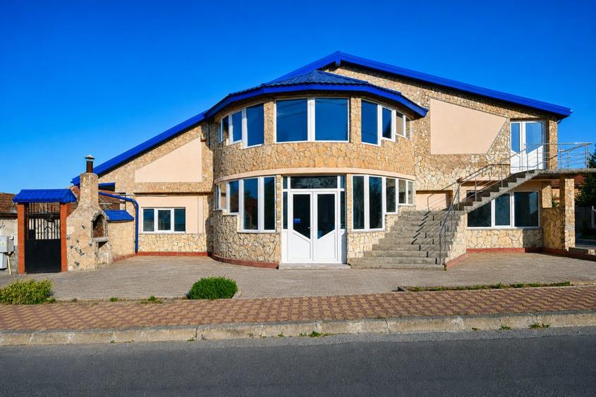 OVIDIU-Cladire multifunctionala 565 mp utili P+E Teren 411 mp