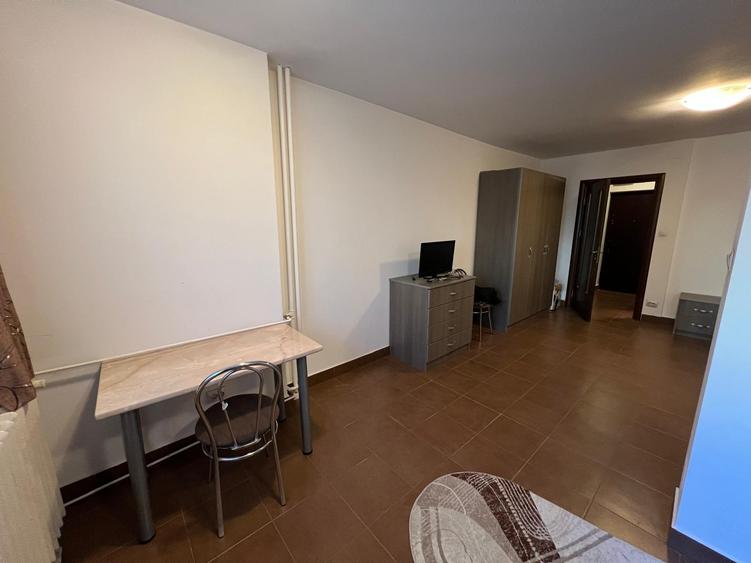 Str. Turda nr. 104 aproape de metrou Crangasi, acces spre Piata Presei