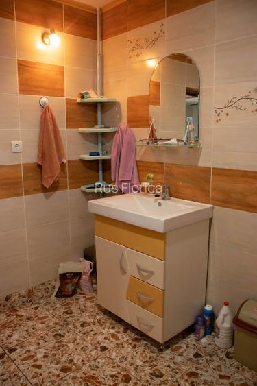 Casă de vânzare cu 3 camere cu curte generoasă - 6