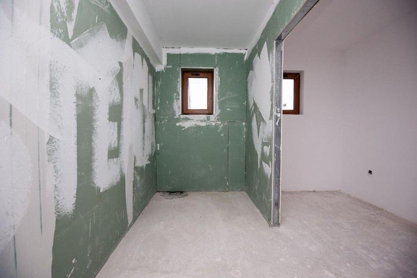 Vila Pecica, 3 dormitoare, 3 băi, teren 450 mp
