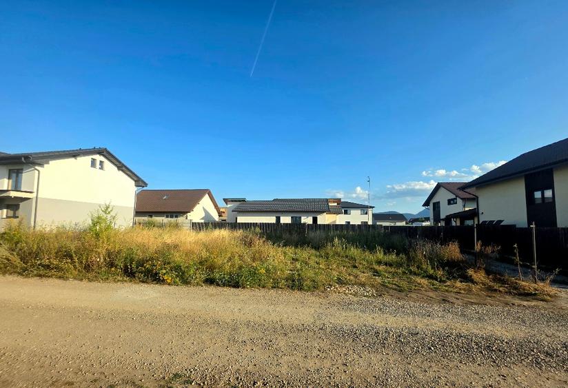 Teren intravilan 500 mp în Cartier Izvor, Tărlungeni – P+2, acces pe două laturi