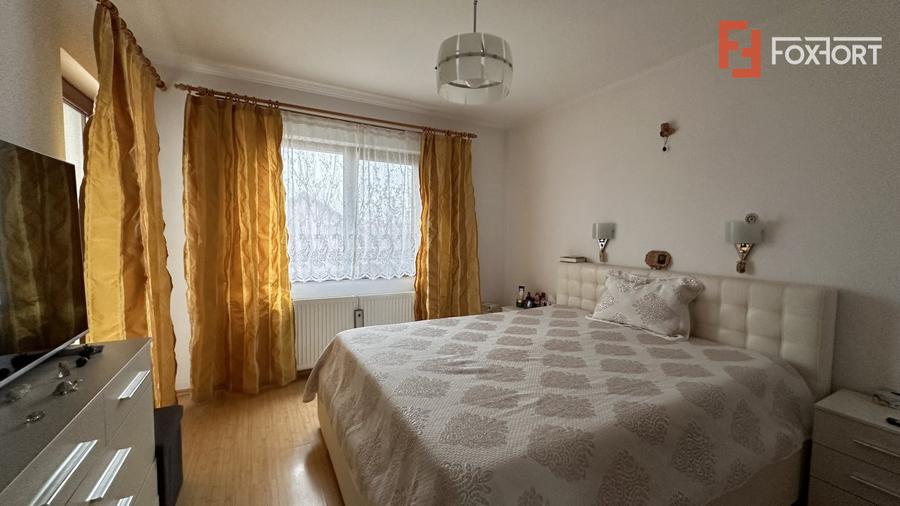 Duplex cu 5 camere de vanzare in localitatea Mosnita Noua