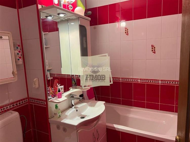 Apartament cu 3 camere decomandat cu balcon in Vasile Aaron - 9
