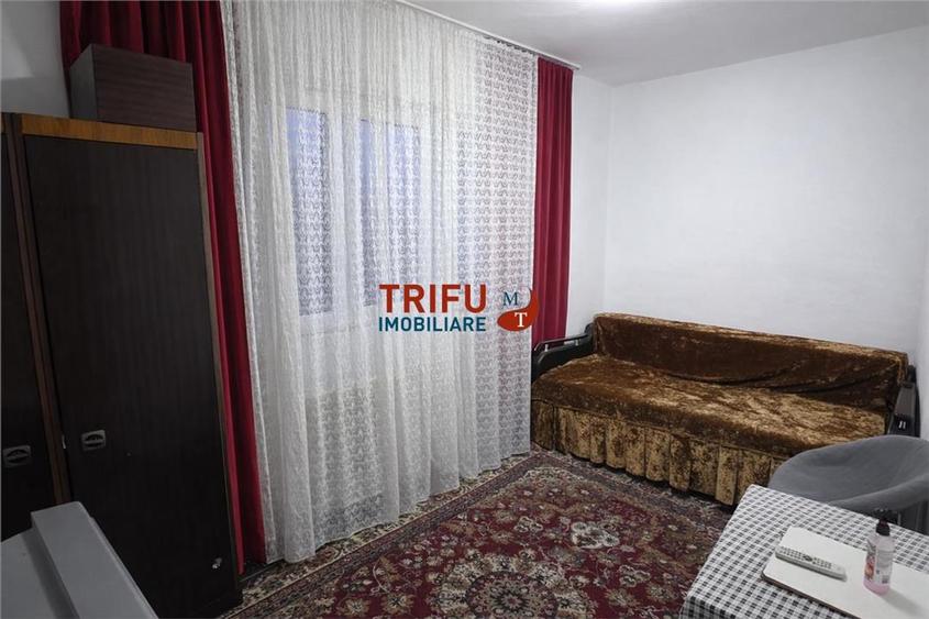 Apartament 4 camere semidecomandat etaj 8 zona Bulevard Cetate