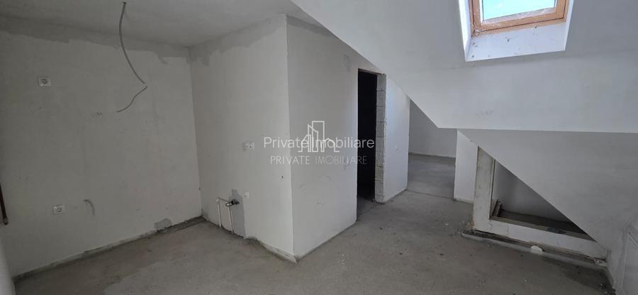 Apartament 4 Camere, Bloc Nou/Mansarda, P-ta Republicii, 7 Noiembrie - 13