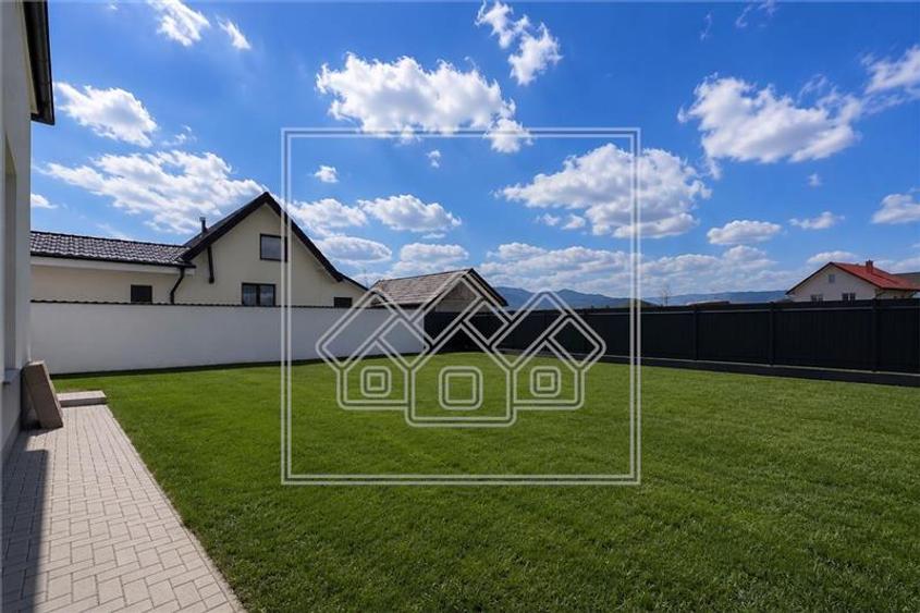 Casa individuala cu 4 camere, teren 571 mp - Cristian, Sibiu