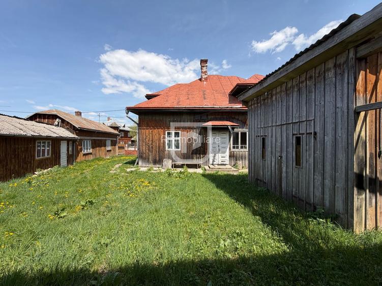 De vanzare casa cu anexe - 2507 mp Manastirea Humorului - 5