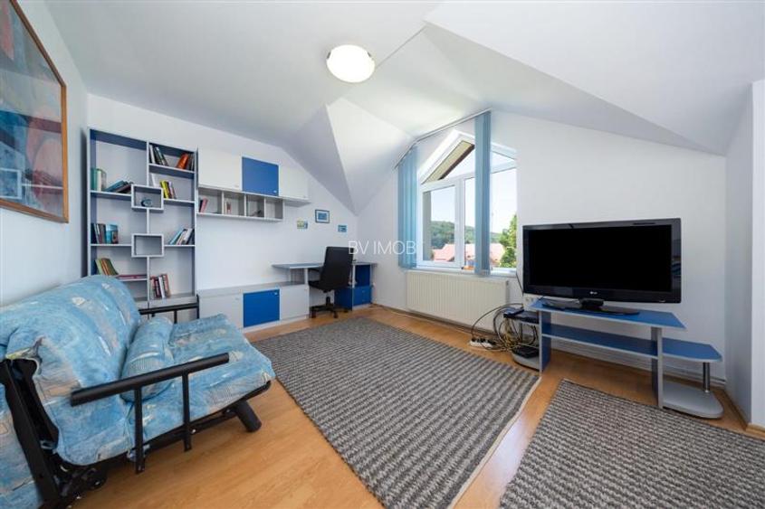 Vanzare casa imbratisata de natura in zona Bunloc, teren 445 mp - 26