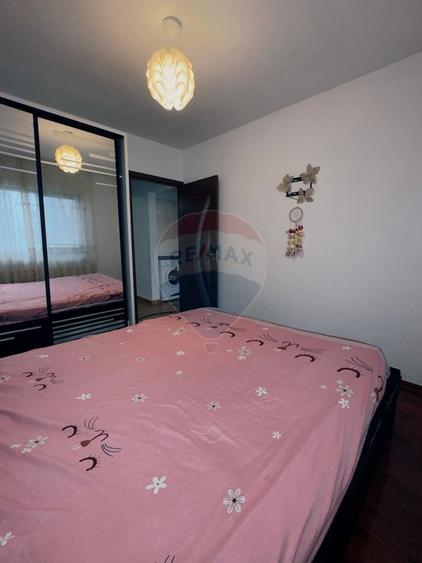 1 Mai, 4 camere decomandat, mobilat, utilat, centrala proprie