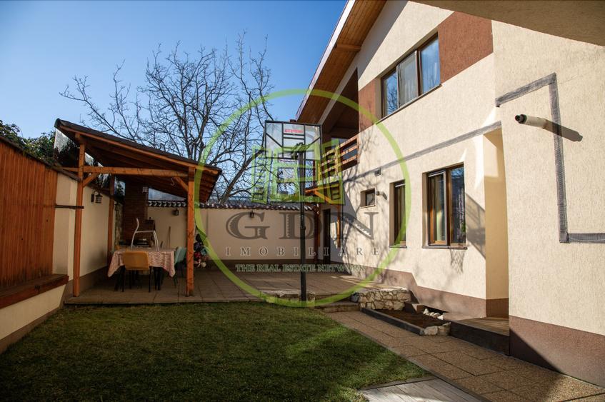 Casa zona centrala, 8 camere.
