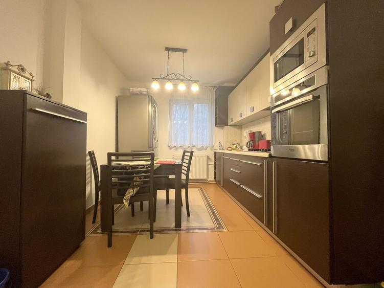 De inchiriat 4 camere- Zona Circumvalatiunii