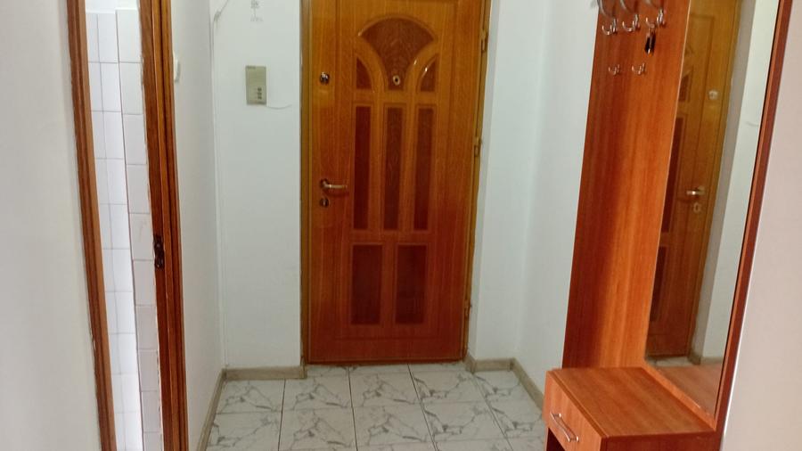 Inchiriez apartament 3 camere Ared Piata Spitalului-Intim
