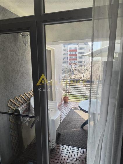 Decomandat 3 camere Trapezului