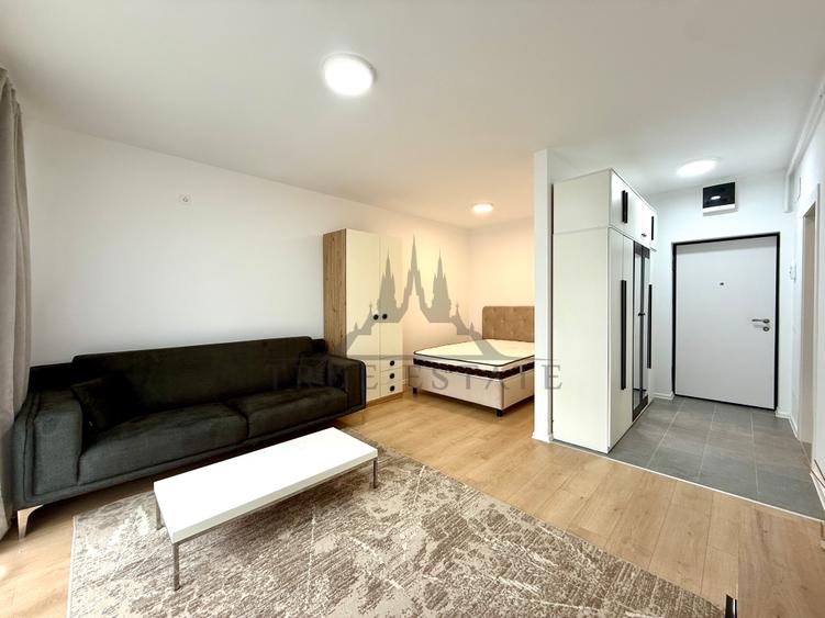 Studio dublu cu gradina in ansamblu cu piscina exterioara