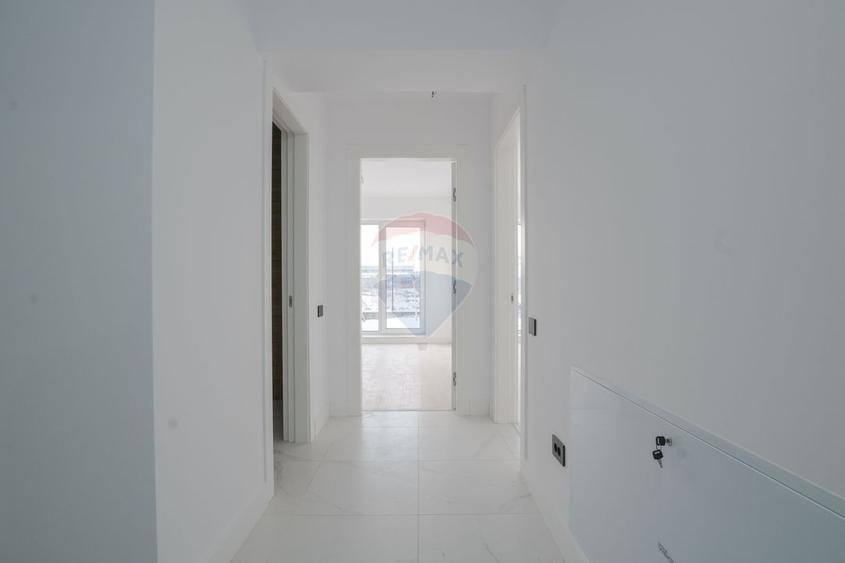 Vanzare apartament de lux cu 4 camere, curte de 279 mp in Pallady