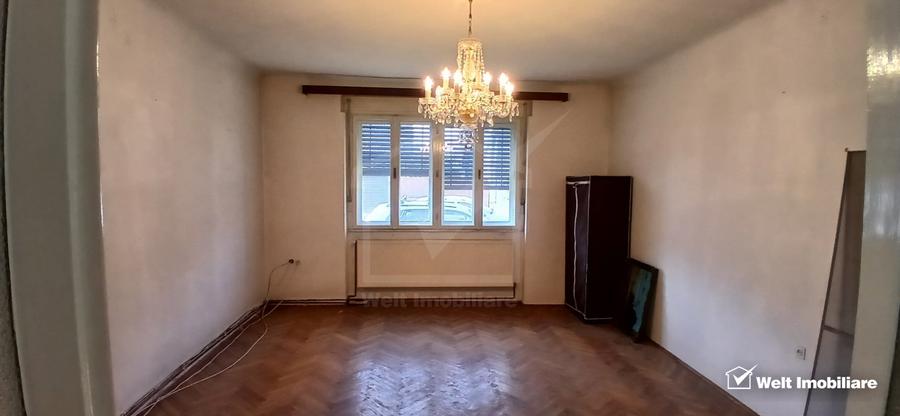 Casa in zona semicentrala, singur in curte, acces auto, spatiu mare de parcare