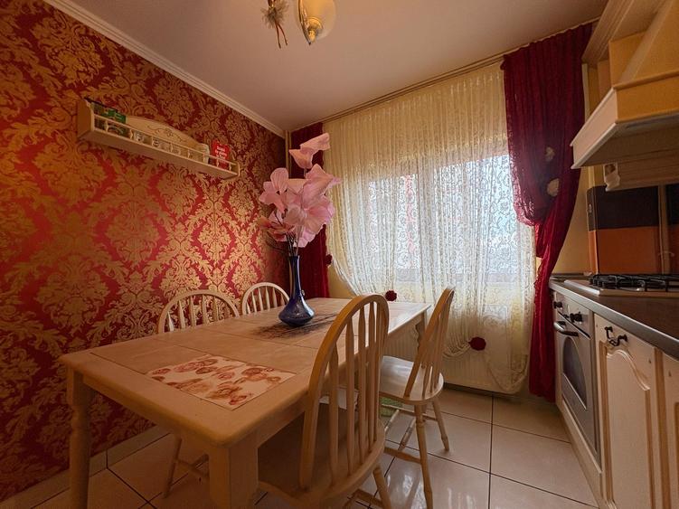 Apartament cu 4 camere de vanzare in zona Mosilor - Eminescu