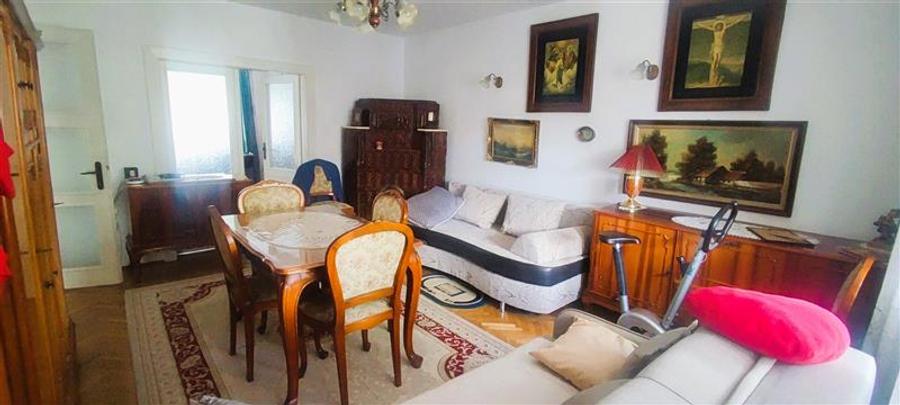 Casa 3 camere,   teren generos 579 mp, zona linistita Florilor