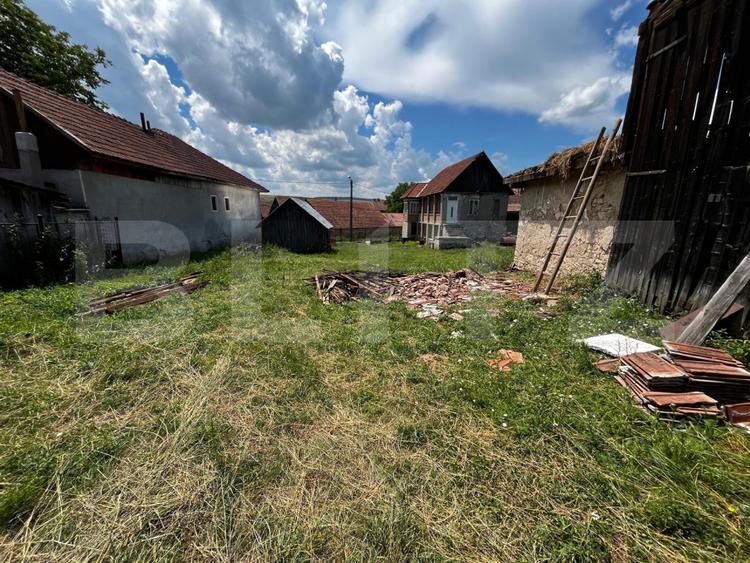 Casă tradițională, teren 2.043 mp zona Aghiresu